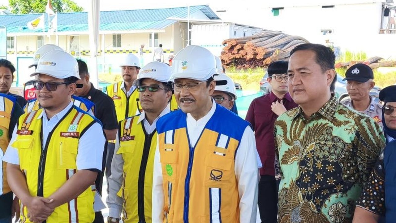 Menteri Sosial Saifullah Yusuf menargetkan 100 bangunan permanen Sekolah Rakyat di seluruh Indonesia rampung Juli 2026, siap menyambut tahun ajaran baru.