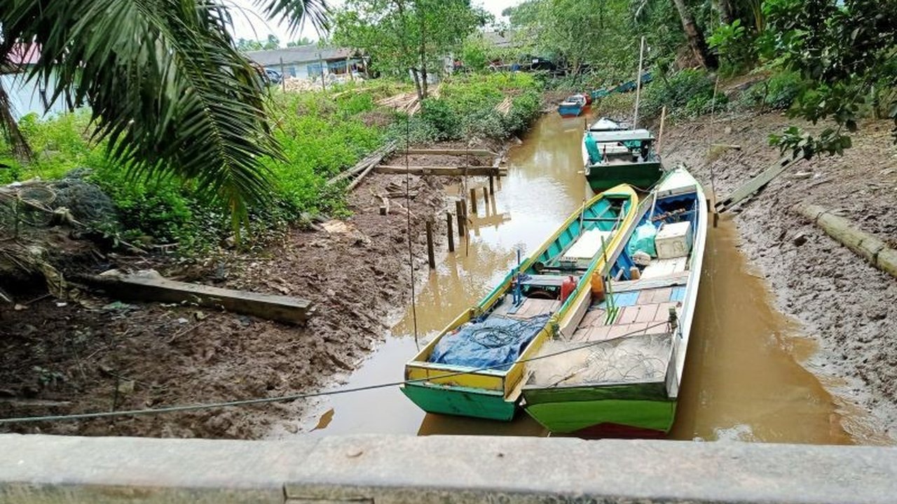 Pemerintah Kabupaten Penajam Paser Utara mengatur langkah strategis untuk memperkuat layanan air bersih di wilayah pesisir. Upaya ini bertujuan mengatasi kesulitan akses air bersih yang selama ini dialami warga, dengan fokus pada pembangunan infrastruktur