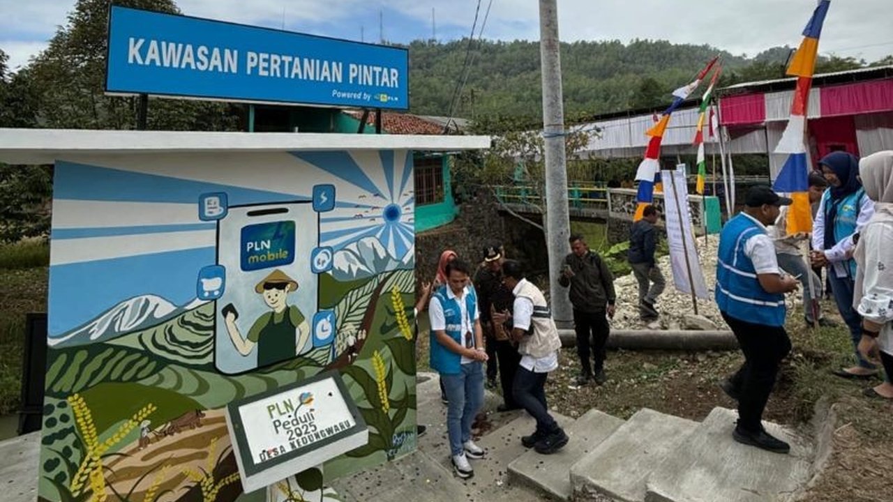 Program Tanggung Jawab Sosial dan Lingkungan (TJSL) PLN menghadirkan Kawasan Pertanian Pintar, sebuah inisiatif bantuan listrik PLN pertanian Kebumen yang signifikan, mengubah cara bertani dan meningkatkan kesejahteraan petani di Desa Kedungwaru.