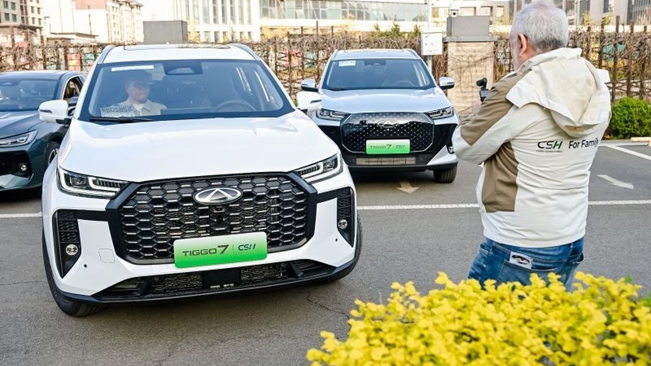 Chery resmi meluncurkan teknologi Valet Parking Driver (VPD) yang revolusioner, memungkinkan mobil parkir otomatis tanpa pengemudi. Simak bagaimana fitur ini mengubah pengalaman berkendara urban di masa depan.
