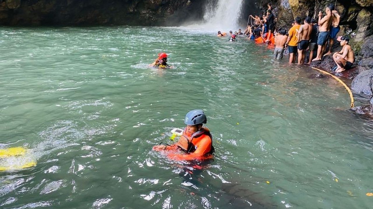 Tim SAR berhasil menemukan jasad Ardian Putra Wardana, pegawai BPS asal Sleman, yang tenggelam di Air Terjun Tembok Barak Buleleng. Penemuan jasad pegawai BPS Air Terjun Tembok Barak ini mengakhiri pencarian intensif.