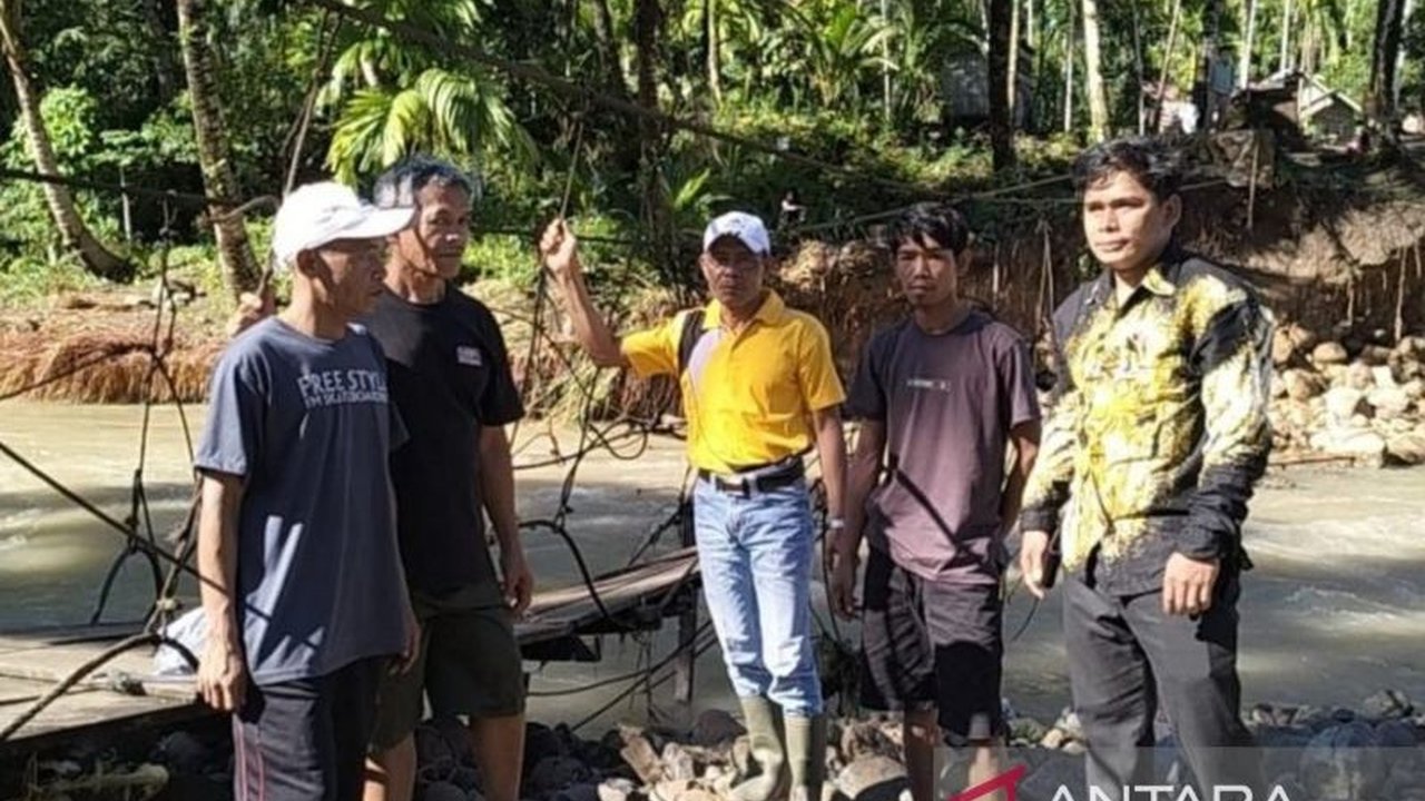 Banjir Sarolangun Jambi merendam ratusan rumah di beberapa kecamatan akibat luapan Sungai Batang Asai dan Batang Tembesi setelah hujan deras, memaksa warga mengungsi dan menimbulkan kerusakan.