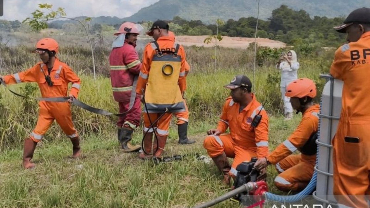 BPBD Natuna memperingati Hari Kesiapsiagaan Bencana Nasional (HKBN) dengan simulasi evakuasi mandiri dan pemadaman karhutla, bertujuan meningkatkan kewaspadaan masyarakat terhadap potensi bencana.