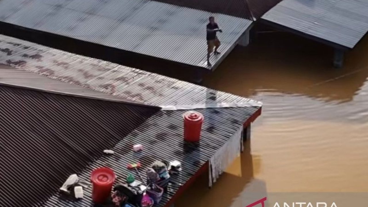 BMKG memprediksi cuaca ekstrem masih berpotensi melanda Kabupaten Sarolangun, Jambi, hingga tiga hari ke depan, menyusul banjir parah yang telah merendam ratusan rumah di wilayah tersebut.