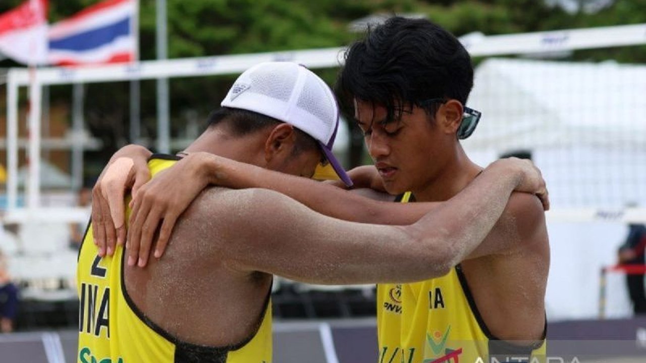 Pasangan voli pantai putra Indonesia, Bintang Akbar/Sofyan Rachman Efendi, berhasil melaju ke babak perempat final Asian Beach Games 2026 setelah menundukkan Jepang, menunjukkan performa gemilang di Sanya, China.