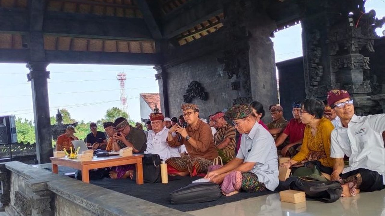 Pemkab Buleleng mengintensifkan upaya Pengelolaan Sampah dengan mendorong desa adat mengelola sampah dari sumbernya, menindaklanjuti keputusan Menteri Lingkungan Hidup.