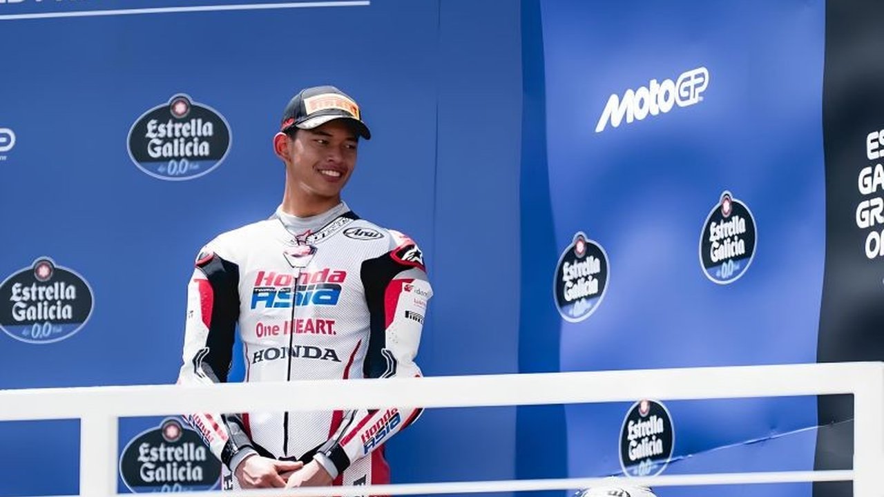Pembalap muda Indonesia, Veda Ega Pratama, berhasil mencatatkan prestasi gemilang di ajang Moto3 Spanyol, finis di posisi keenam setelah memulai balapan dari urutan ke-17. Simak detail perjuangan Veda Ega Pratama di Sirkuit Jerez!