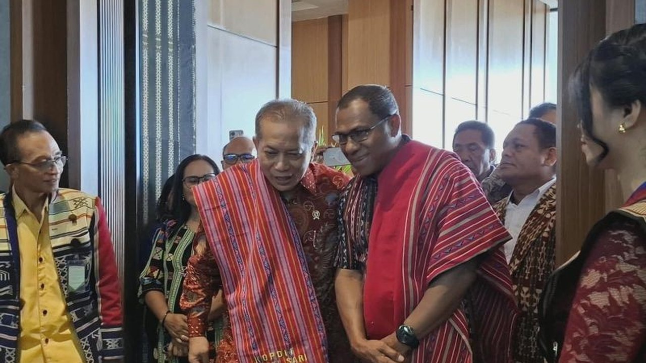 Menteri Koperasi Ferry Juliantono menegaskan peran vital koperasi sebagai kunci utama dalam mewujudkan sistem Ekonomi Pancasila yang berkeadilan di Indonesia. Simak langkah strategis pemerintah!