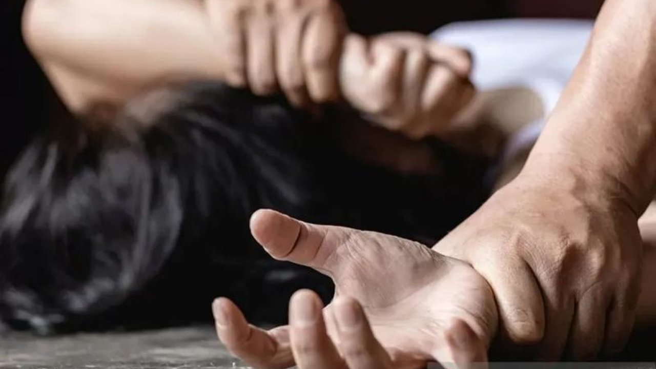 Polres Lombok Utara tengah menangani kasus rudapaksa WN Korea Selatan di Gili Trawangan, di mana terduga pelaku telah ditetapkan sebagai tersangka. Simak detail penanganannya.