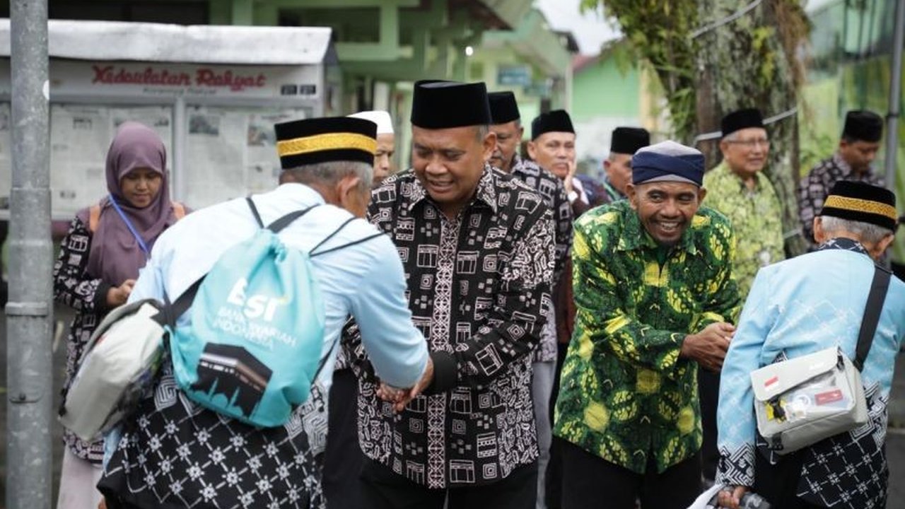 Bupati Sleman Harda Kiswaya secara resmi melepas 354 jamaah calon haji Sleman di Masjid Agung Dr Wahidin Soedirohoesodo, menitipkan pesan penting dan doa untuk keberkahan daerah.