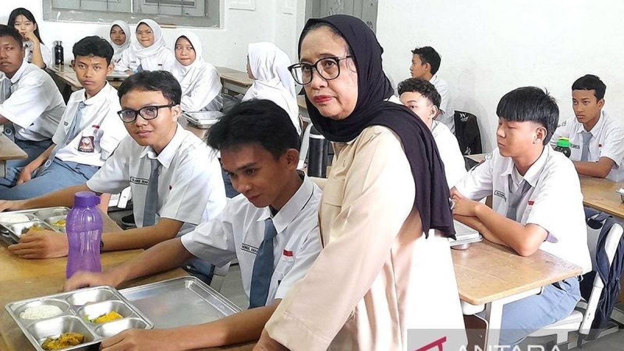 Badan Gizi Nasional (BGN) membantah tegas klaim bahwa kematian balita di Cianjur disebabkan oleh Program Makan Bergizi Gratis, mengungkap fakta di balik insiden tragis ini dan menegaskan komitmennya terhadap kualitas gizi.