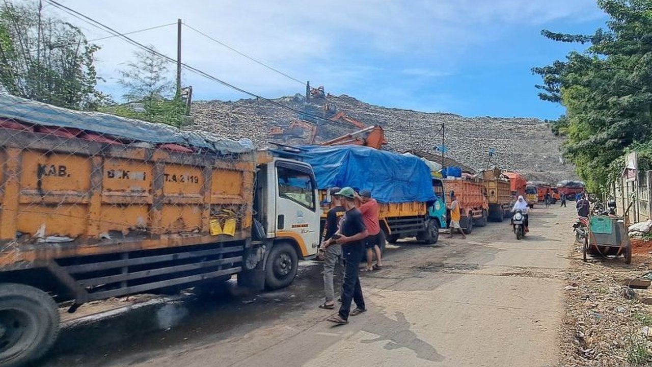 Setelah sempat terganggu, operasional Tempat Pembuangan Akhir (TPA) Burangkeng Bekasi kini kembali normal berkat respons cepat Pemerintah Kabupaten Bekasi dalam mengatasi kendala operasional.