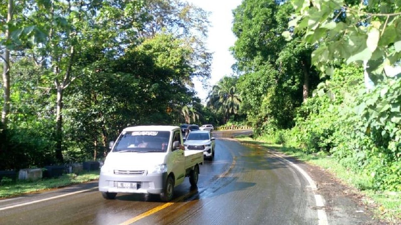 BPBK Aceh Jaya meminta pengendara berhati-hati melintasi Gunung Geurutee karena tumpahan CPO yang sering terjadi, memicu kekhawatiran keselamatan di jalur vital ini.