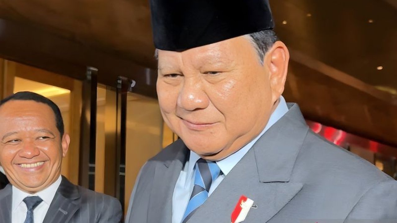 Resepsi pernikahan El Rumi dan Syifa Hadju di Jakarta menjadi sorotan, dihadiri Presiden Prabowo Subianto dan sederet pejabat tinggi negara dari Kabinet Merah Putih, menciptakan momen kebersamaan lintas kalangan.
