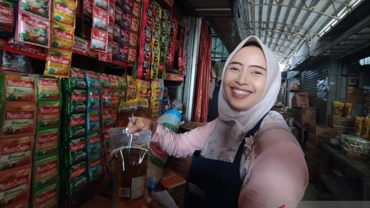 Pemerintah Kabupaten Kudus gencar mendorong pelaku Digitalisasi UMKM Kudus untuk mendaftarkan produknya di toko daring dan e-katalog, membuka akses pasar lebih luas dan meningkatkan transparansi pengadaan barang daerah.