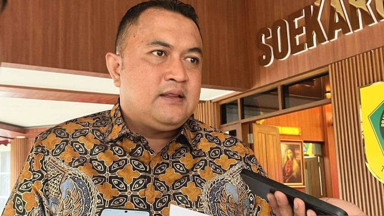 Bupati Bogor Rudy Susmanto menjadikan pembangunan Flyover Bojonggede-Kemang (Bomang) sebagai strategi utama untuk membuka konektivitas dan mendorong pertumbuhan ekonomi di kawasan Parung. Simak detail rencana ambisius ini.