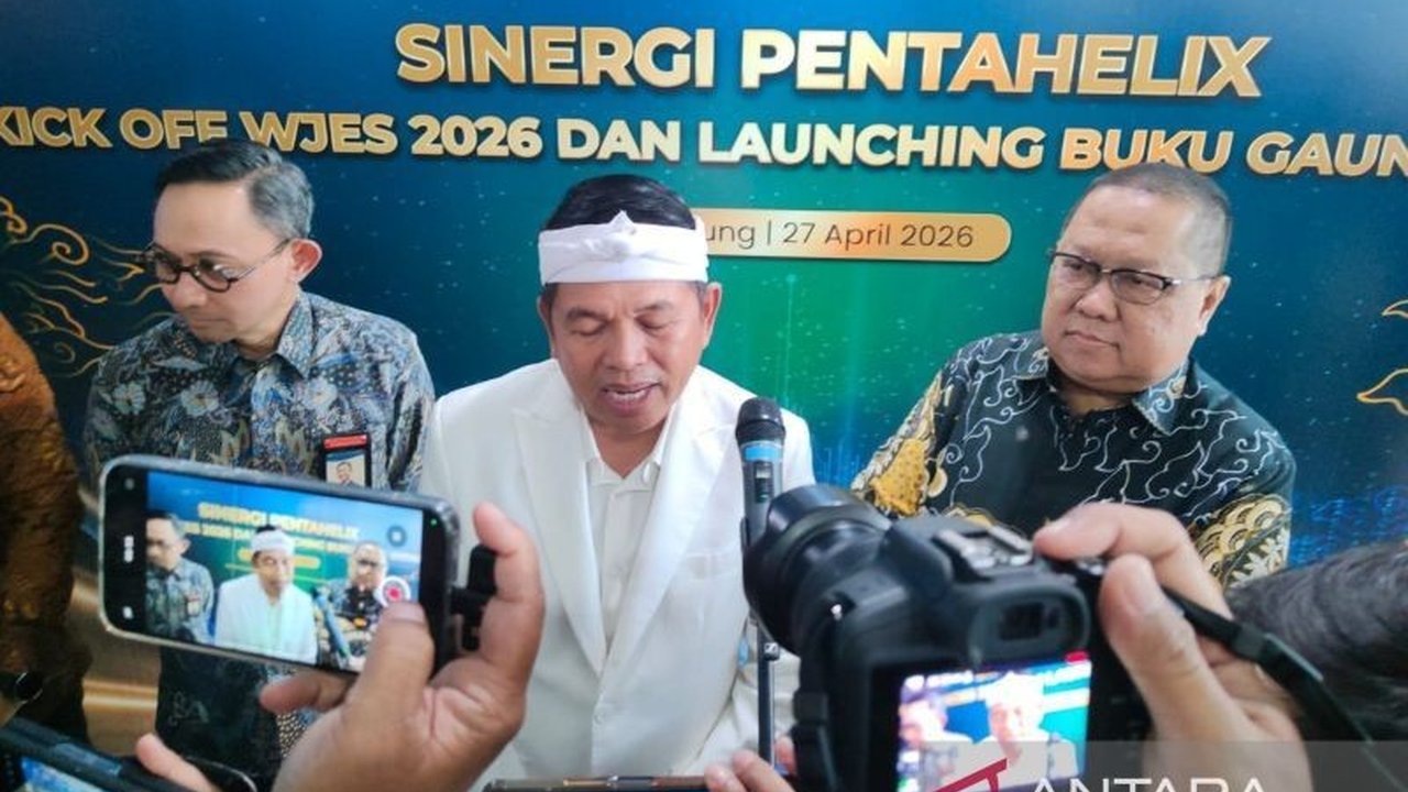 Gubernur Jawa Barat Dedi Mulyadi memastikan proyek Integrasi Gedung Sate Gasibu tidak merombak fisik bangunan utama dan tetap mematuhi regulasi cagar budaya. Proyek ini fokus pada penataan lanskap dan ruang publik untuk menciptakan kawasan terpadu yang ra