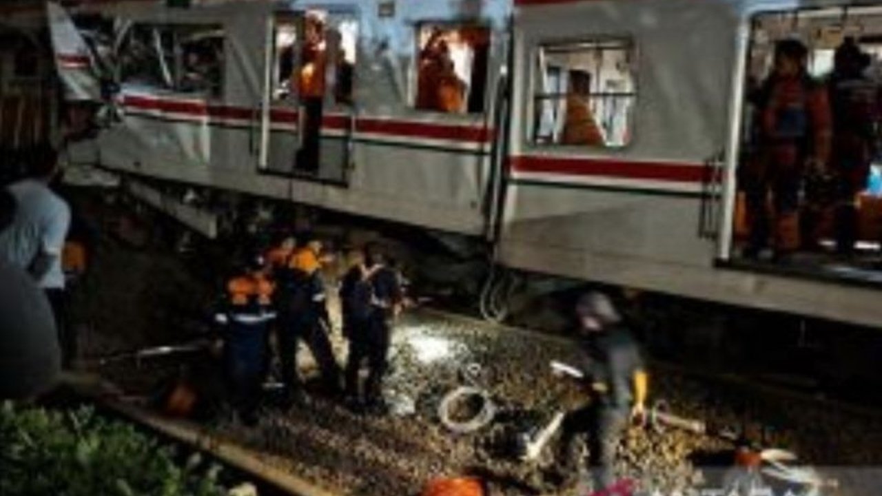PT KAI berkomitmen penuh memberikan kompensasi dan penanganan terbaik bagi korban kecelakaan kereta api di Stasiun Bekasi Timur, memastikan semua kebutuhan terpenuhi.
