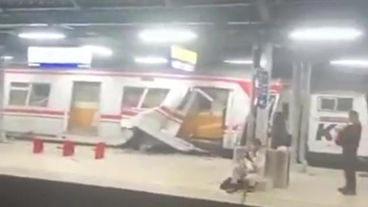 Terjadi insiden operasional di wilayah Stasiun Bekasi Timur, Daerah Operasi 1 Jakarta, pada Senin (27/4/2026), yang berdampak pada perjalanan kereta api.