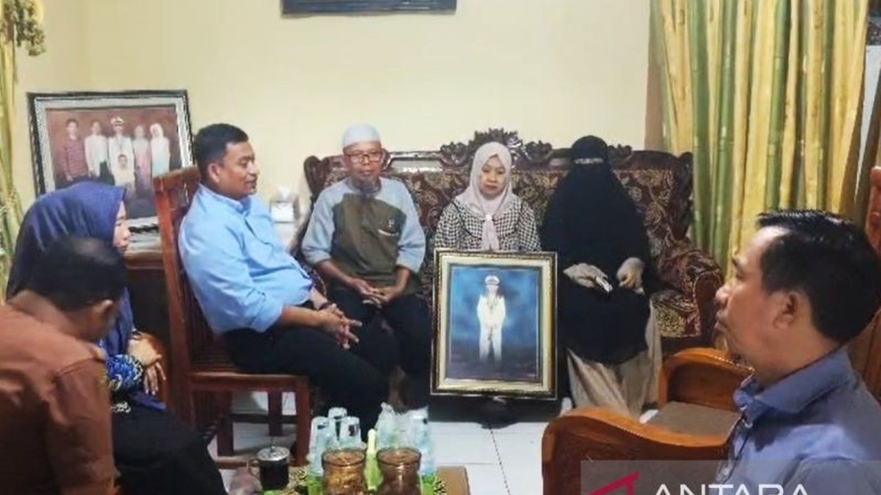 Pemerintah Provinsi Sulawesi Selatan (Pemprov Sulsel) sigap mendampingi keluarga dua warga Sulsel yang menjadi korban penyanderaan kapal di Somalia, sementara upaya pembebasan terus diintensifkan.