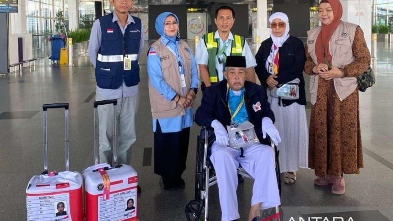 Seorang calon haji sakit asal Tegal yang sempat dirawat di Medan kini dipulangkan ke Embarkasi Solo setelah dinyatakan layak terbang oleh tim medis. Simak detail kepulangan calon haji ini.