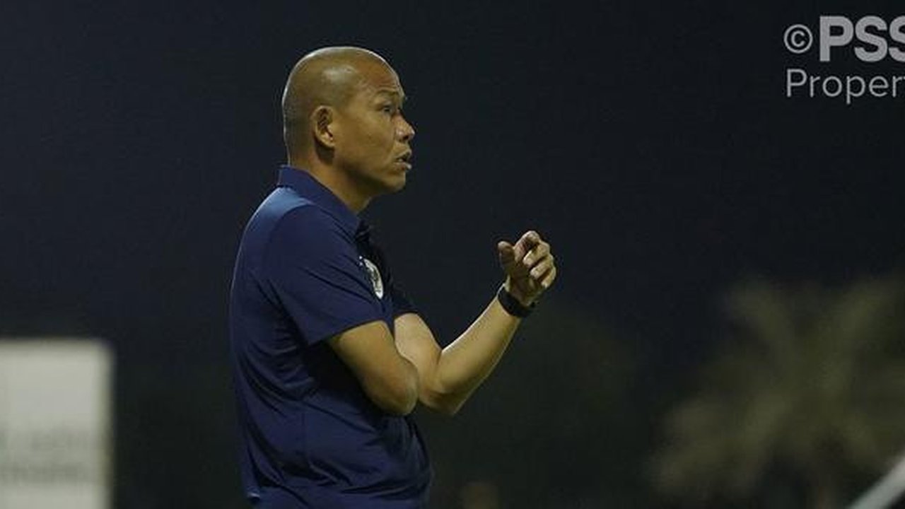Nova Arianto ketika bertugas sebagai pelatih Timnas Indonesia U-17 (c) Media PSSI