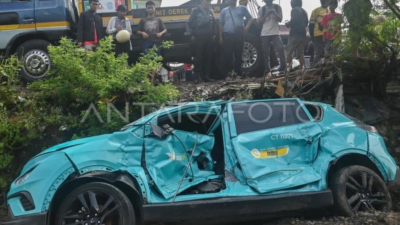 Mengapa mobil listrik mati mendadak di rel kereta? Simak penjelasan pakar otomotif ITB mengenai gangguan sistem kelistrikan dan proteksi yang menjadi faktor utama. Ini bisa membuat pembaca penasaran.