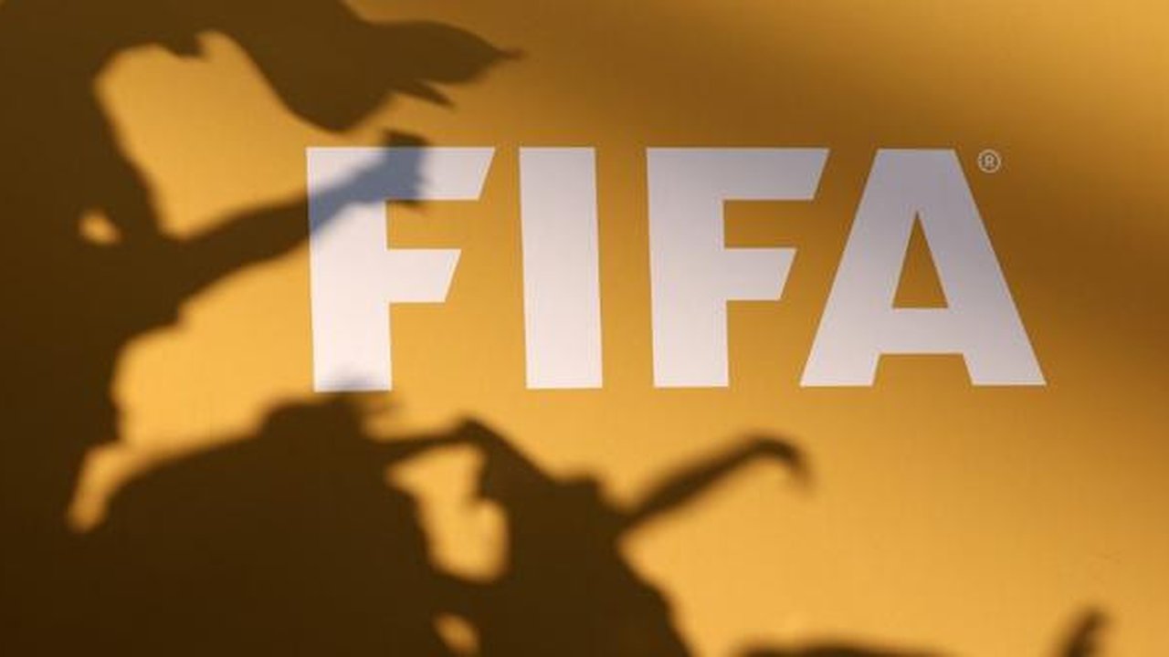 Logo FIFA terlihat di dalam stadion setelah pertandingan Final Piala Dunia Antarklub 2025 antara Chelsea dan Paris Saint-Germain di Stadion MetLife pada 13 Juli 2025 di East Rutherford, New J