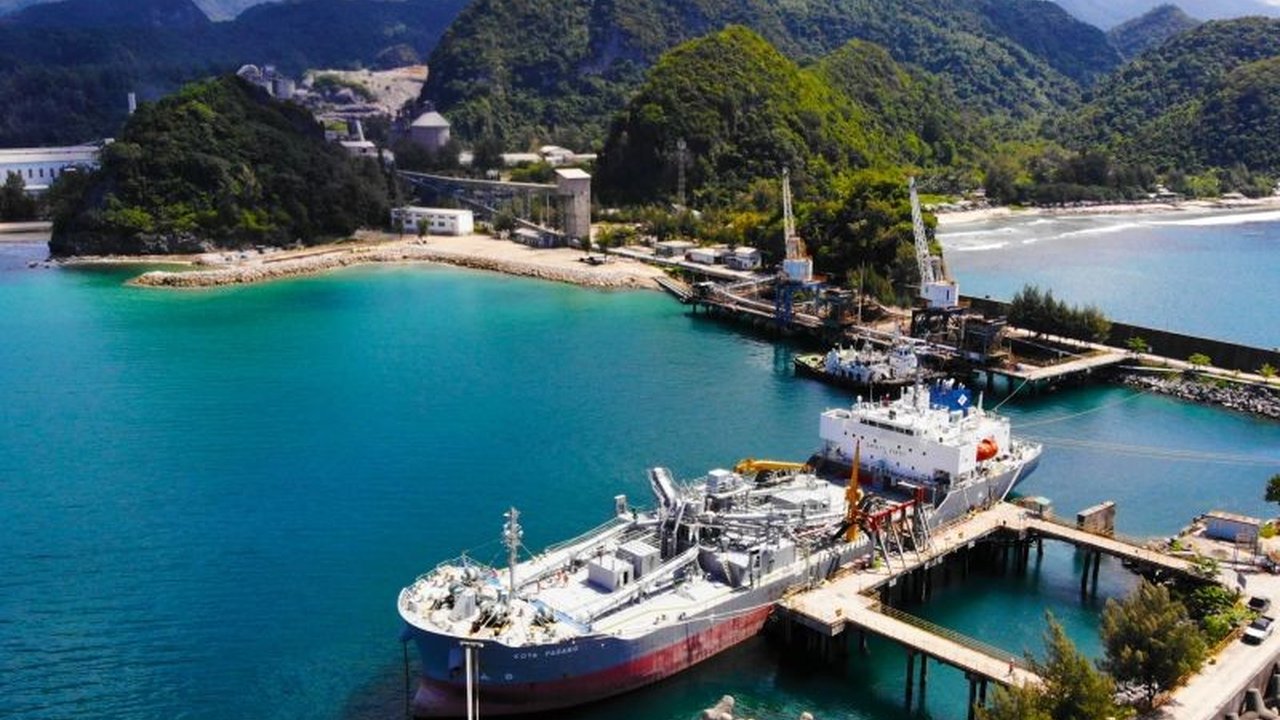 PT Semen Indonesia (Persero) Tbk (SIG) mencatat laba bersih Rp80 miliar pada Kuartal I 2026, menunjukkan kinerja positif di tengah tantangan industri, berkat strategi transformasi bisnis dan pertumbuhan pasar domestik.