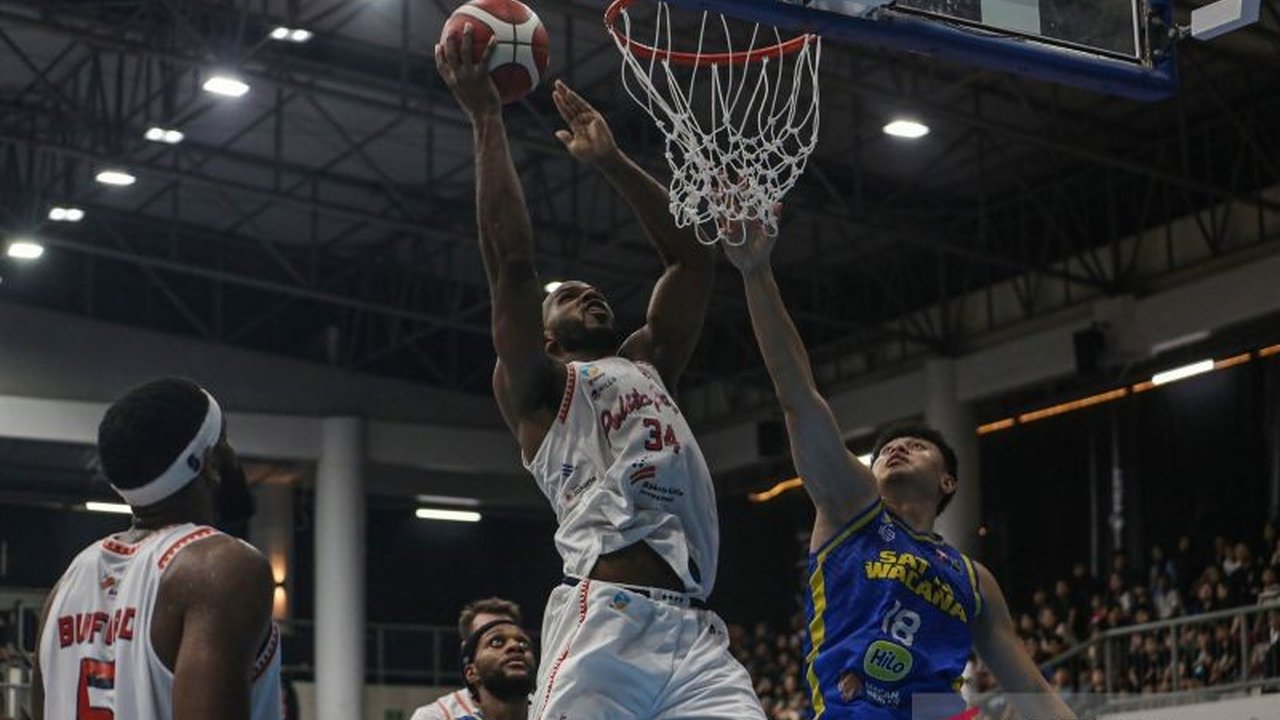 Pelatih Pelita Jaya, David Singleton, mengungkapkan timnya menghadapi tantangan berat saat mengalahkan Satya Wacana, meskipun skor akhir menunjukkan keunggulan signifikan 68-46.