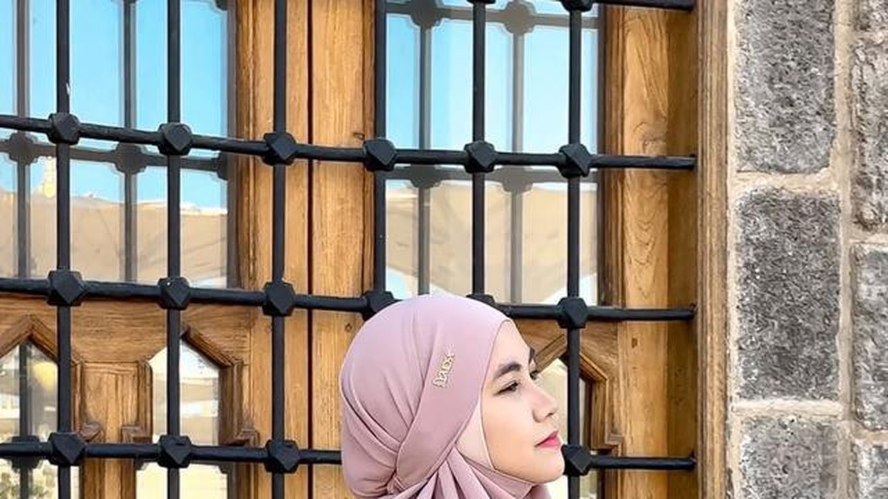 Rumah Anisa Rahma dan Anandito Dwis di Kota Bandung, terbakar pada Kamis, 30 April 2026. Api berkobar jam 3 dini hari. Beruntung tak ada korban jiwa. (Foto: Dok. Instagram @anisarahma_12)