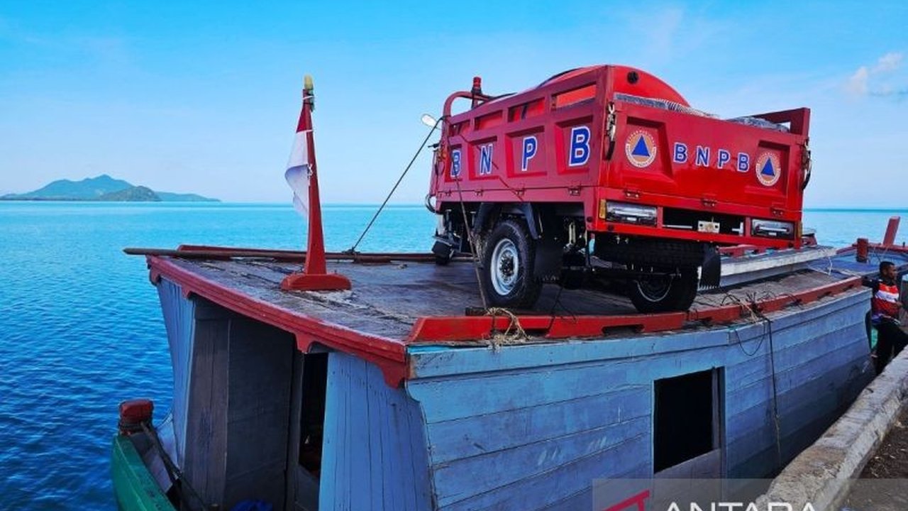 BPBD Natuna siagakan kendaraan pemadam mini di pulau penyangga, tingkatkan kesiapsiagaan Karhutla. Langkah ini diharapkan mempercepat penanganan darurat dan mitigasi bencana di wilayah tersebut.