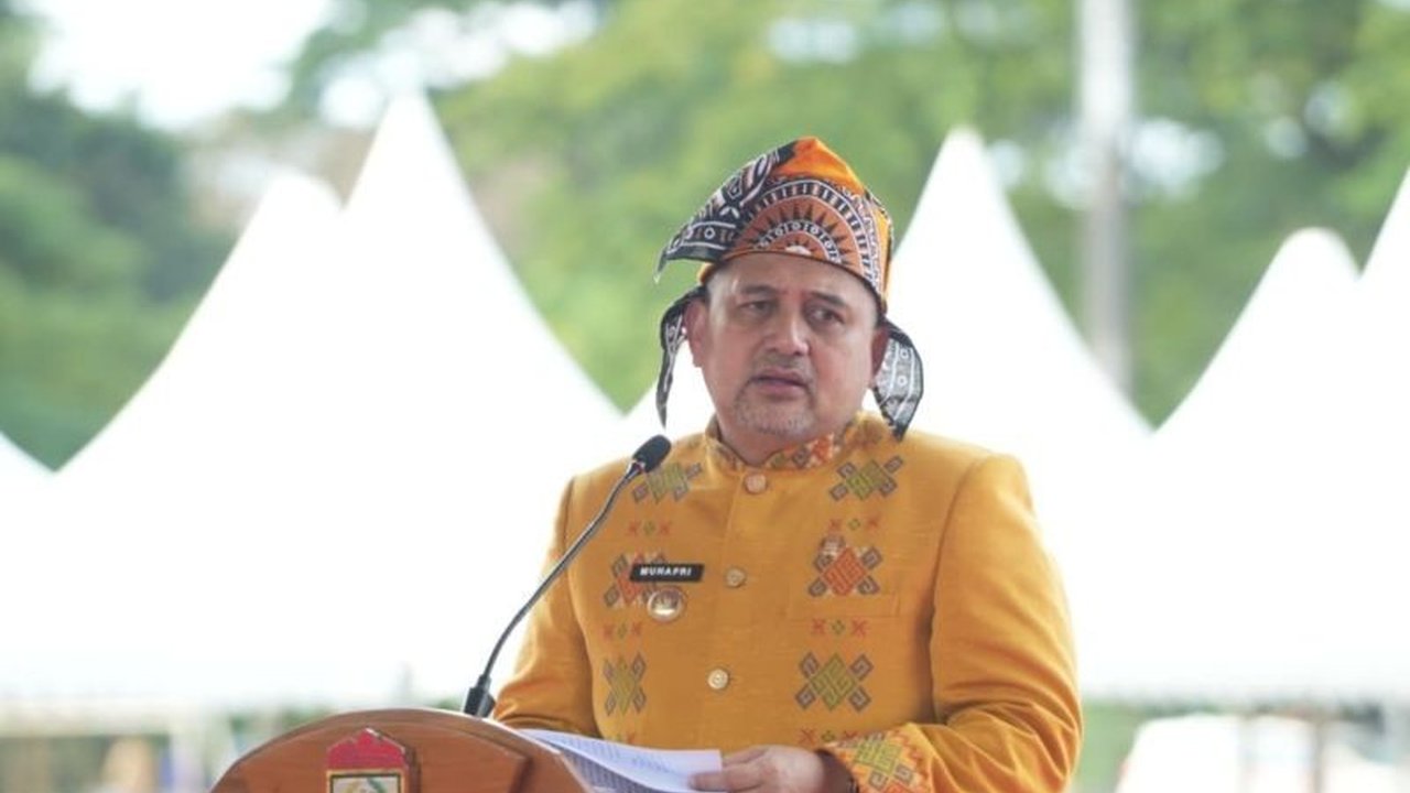 Pemerintah Kota Makassar mengambil langkah proaktif dengan memperbanyak kegiatan ekstrakurikuler di sekolah sebagai dukungan terhadap Peraturan Pemerintah (PP) Tunas, berupaya melindungi anak dari dampak negatif gadget.