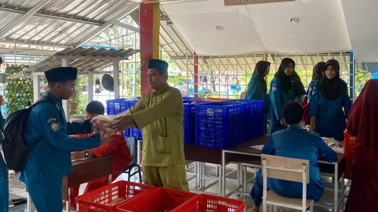 Sebanyak 232 Satuan Pelayanan Pemenuhan Gizi (SPPG) di Kepulauan Riau (Kepri) kini melayani lebih dari 540 ribu penerima manfaat, sekaligus membuka ribuan lapangan kerja dan berkontribusi pada ekonomi lokal.