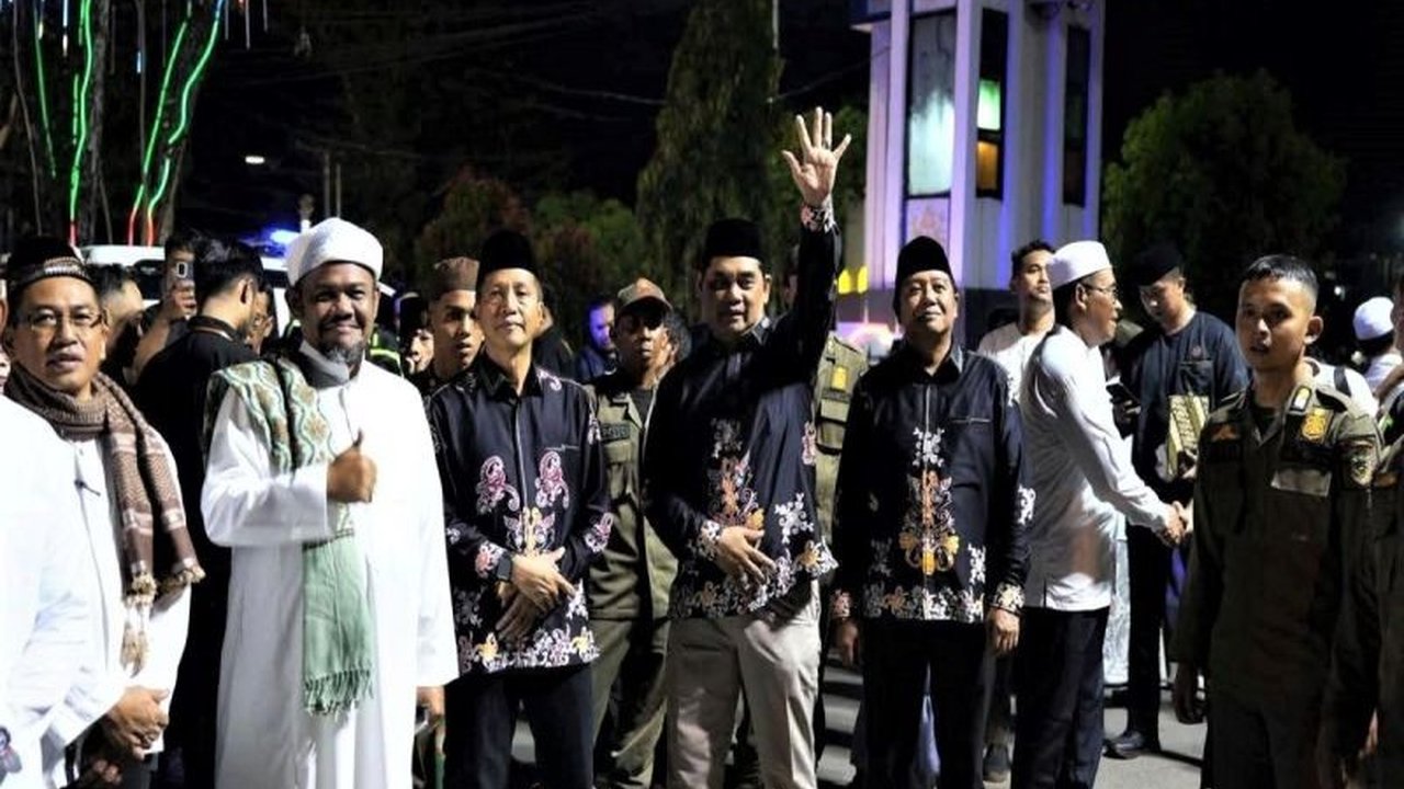 Bupati Barito Utara Shalahuddin secara resmi melepas ratusan JCH Barito Utara menuju Embarkasi Banjarmasin, menekankan pentingnya menjaga kesehatan dan kesabaran selama menunaikan ibadah haji di Tanah Suci.