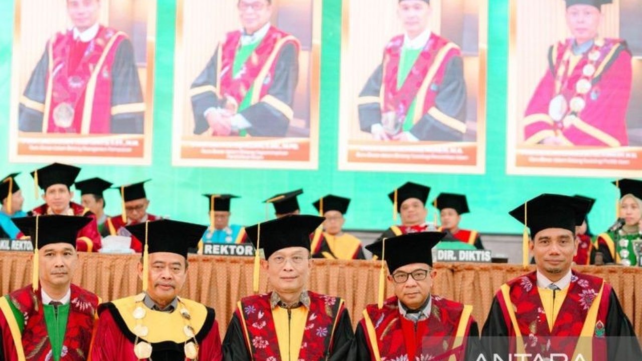 UIN Madura kukuhkan empat guru besar bertepatan dengan Hari Pendidikan Nasional 2026, menandai penguatan kapasitas akademik dan kontribusi kampus dalam memajukan pendidikan Islam serta menjawab tantangan sosial.