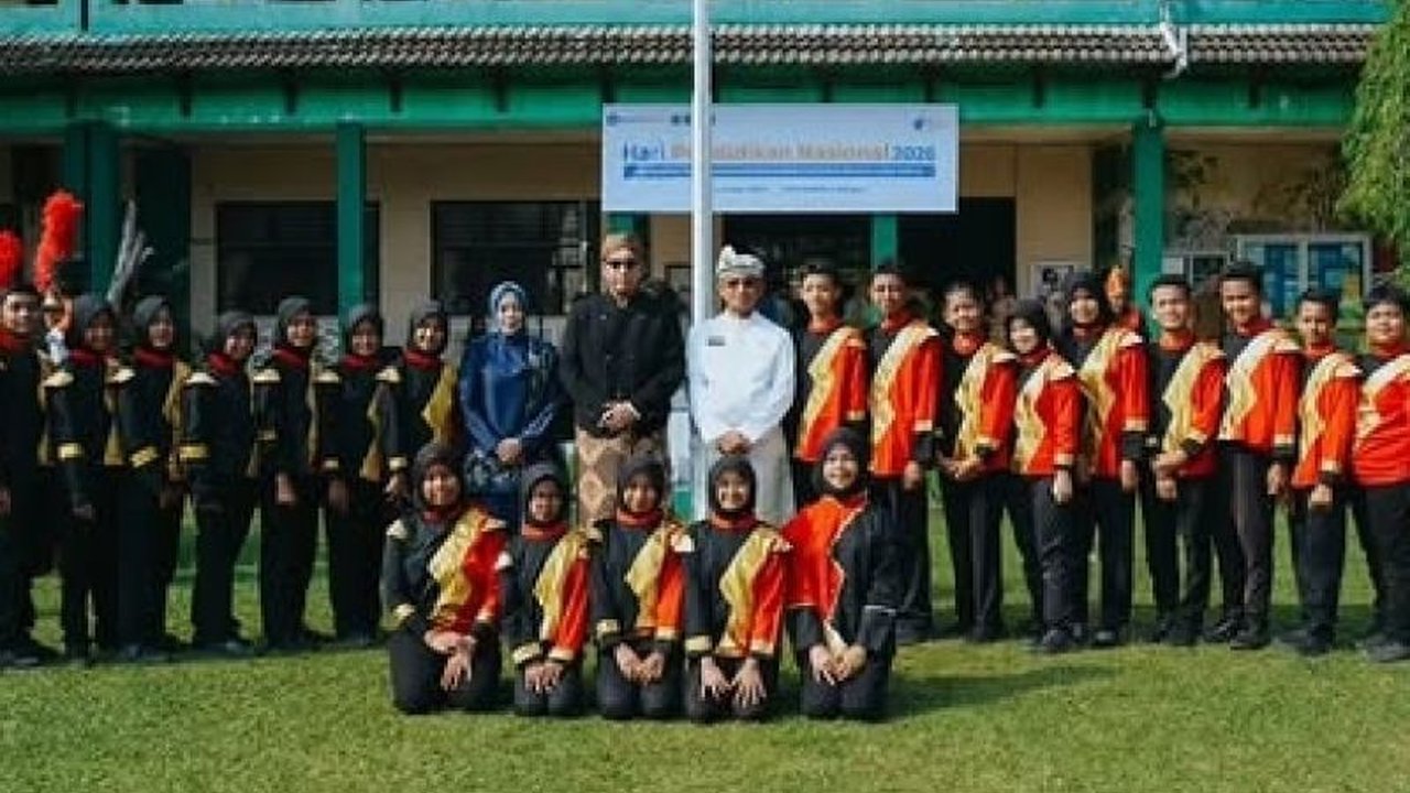 Wali Kota Medan Rico Tri Putra Waas menegaskan pendidikan sebagai hak dasar esensial bagi seluruh masyarakat, mendorong peningkatan kualitas SDM inklusif di Hari Pendidikan Nasional.