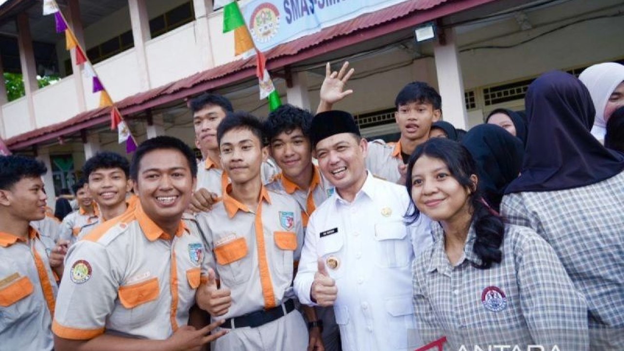 Dinas Pendidikan dan Kebudayaan Kalimantan Barat mencatat tren positif dalam **peningkatan pendidikan Kalbar**, terlihat dari rata-rata lama sekolah dan harapan lama sekolah yang terus meningkat, menjadi momentum refleksi Hardiknas 2026.