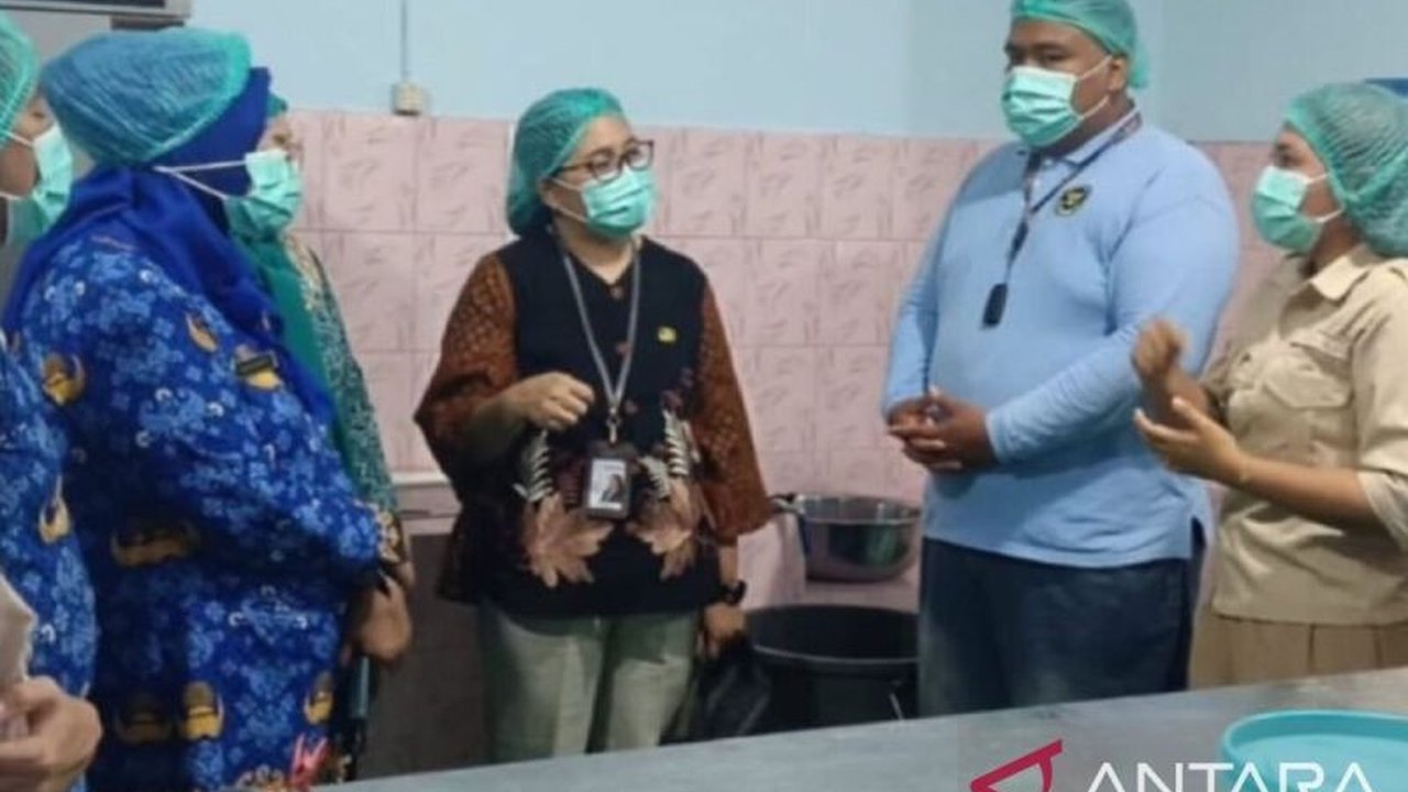 BKKBN Maluku kawal MBG Stunting di Seram Barat, memastikan program Makanan Bergizi Gratis efektif menjangkau kelompok rentan untuk percepatan penurunan angka stunting.