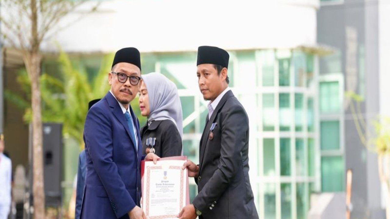 Program Gerakan Kembali Bersekolah berhasil mengembalikan 550 Anak Putus Sekolah Sulbar ke bangku pendidikan, menunjukkan komitmen Pemprov dalam mengatasi masalah pendidikan dan menarik perhatian publik.
