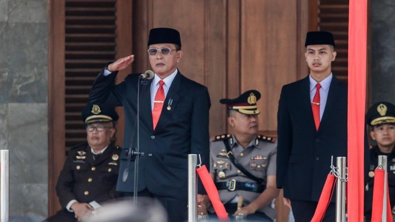Bupati Ciamis Herdiat Sunarya menekankan pentingnya peran guru sebagai tempat cerita siswa untuk mencegah perundungan di sekolah, memastikan lingkungan belajar yang aman dan nyaman.