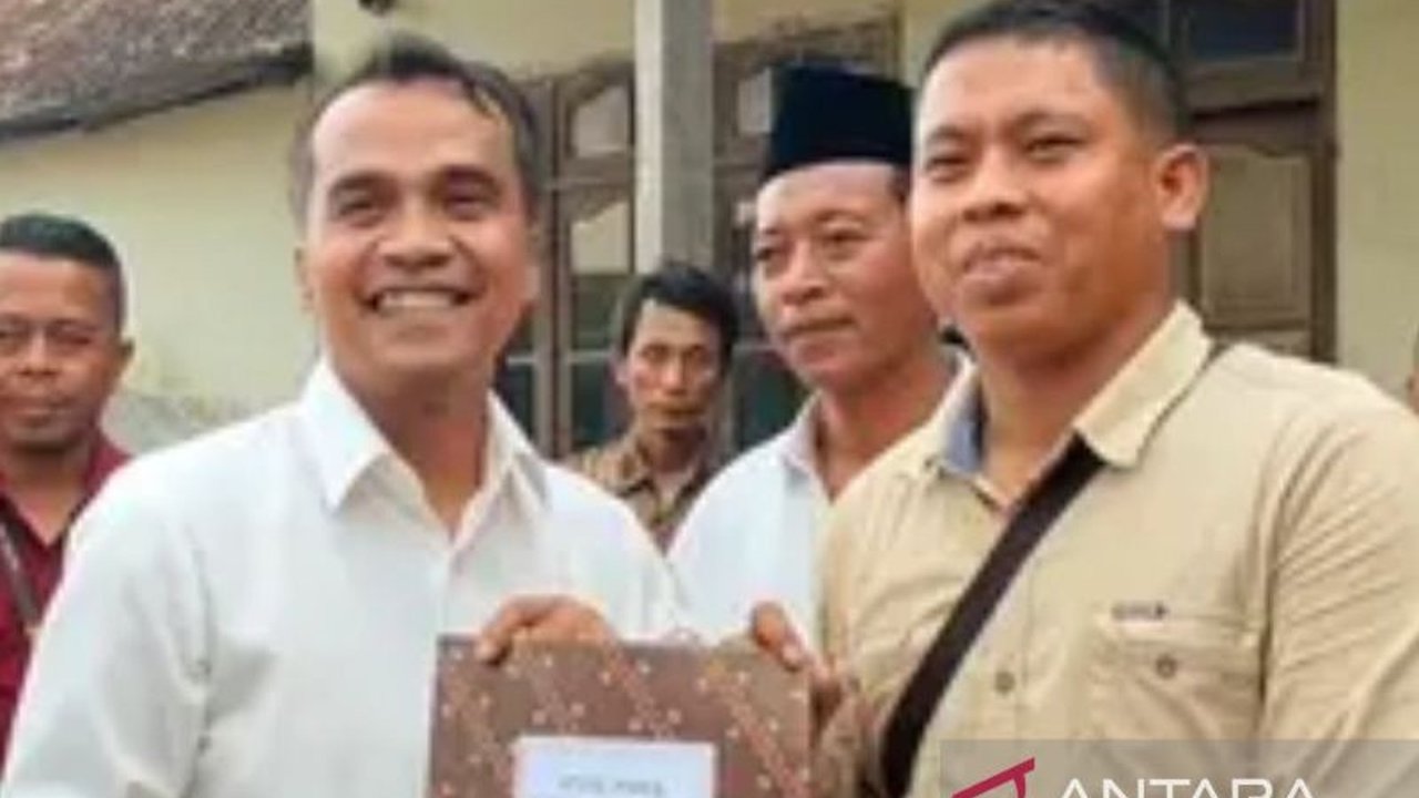 Pemerintah Kabupaten Bangkalan meluncurkan layanan jemput bola untuk pengurusan izin usaha UMKM, mempermudah akses dan mendorong pelaku usaha naik kelas. Simak inovasi pelayanan publik ini!