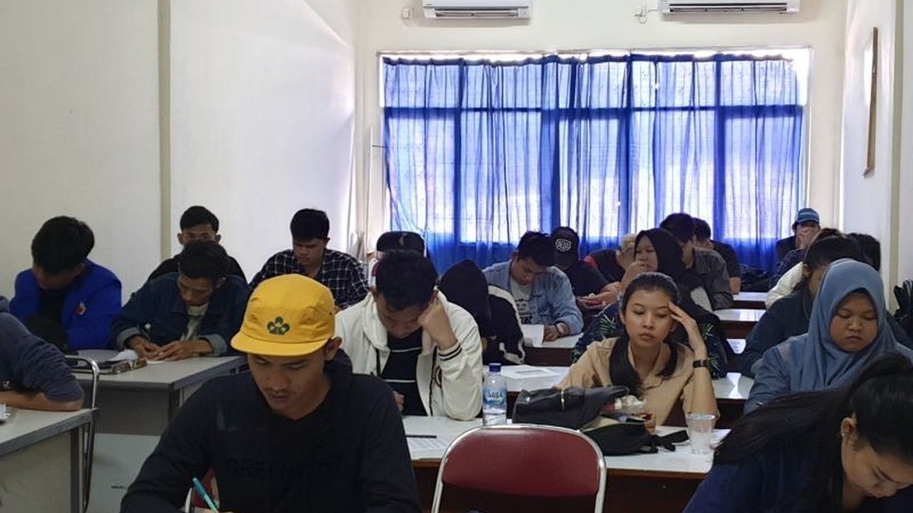 Pemerintah Kota Palembang mengoptimalkan operasional Perpustakaan Keliling Palembang di permukiman dan pusat keramaian, diharapkan mampu meningkatkan minat baca serta wawasan warga.