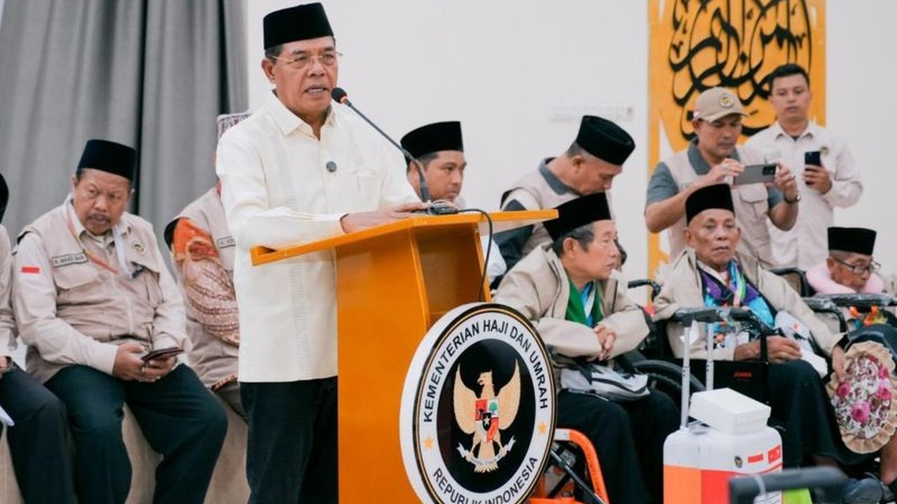 Sebanyak 393 calon haji Kloter 9 Lombok Timur telah diberangkatkan menuju Tanah Suci, Bupati Haerul Warisin tekankan keistimewaan dan berjanji tingkatkan pelayanan bagi JCH.
