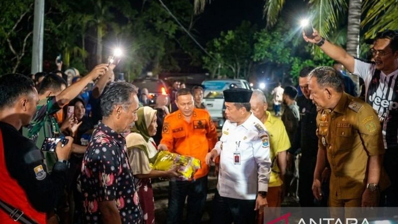 Pemerintah Kabupaten Merangin bergerak cepat dalam pemulihan pascabanjir di Desa Pulau Bayur dengan menetapkan status tanggap darurat dan merencanakan pembangunan ulang jembatan.
