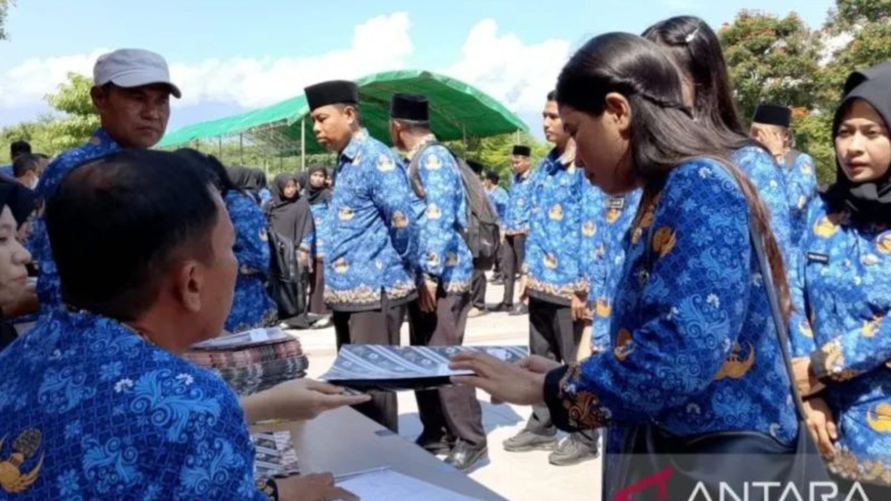 Pemerintah Kabupaten Sigi akan mengevaluasi kinerja 4.105 Pegawai Pemerintah dengan Perjanjian Kerja (PPPK) secara menyeluruh. Evaluasi kinerja PPPK Sigi ini bertujuan meningkatkan kualitas dan akuntabilitas, sekaligus menghadapi tantangan efisiensi angga