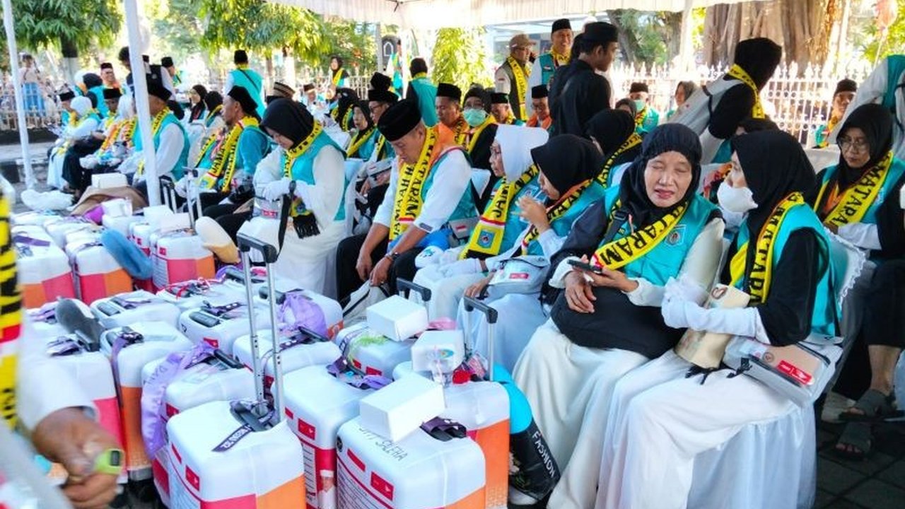 Wali Kota Mataram, Mohan Roliskana, secara resmi melakukan Pelepasan Calon Haji Mataram Kloter 10 Embarkasi Lombok, mengingatkan pentingnya kesiapan mental dan fisik bagi 393 jemaah.