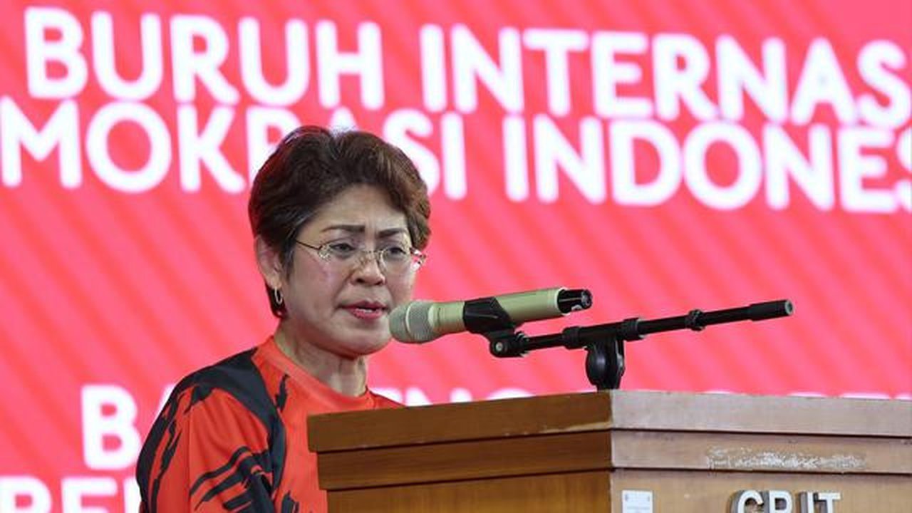 Ketua DPP PDIP Bidang Tenaga Kerja dan Perlindungan Pekerja Migran Indonesia Mercy Chriesty Barends di acara peringatan Hari Buruh Internasional 2026 di GOR Otista, Jakarta Timur, Minggu (3/5