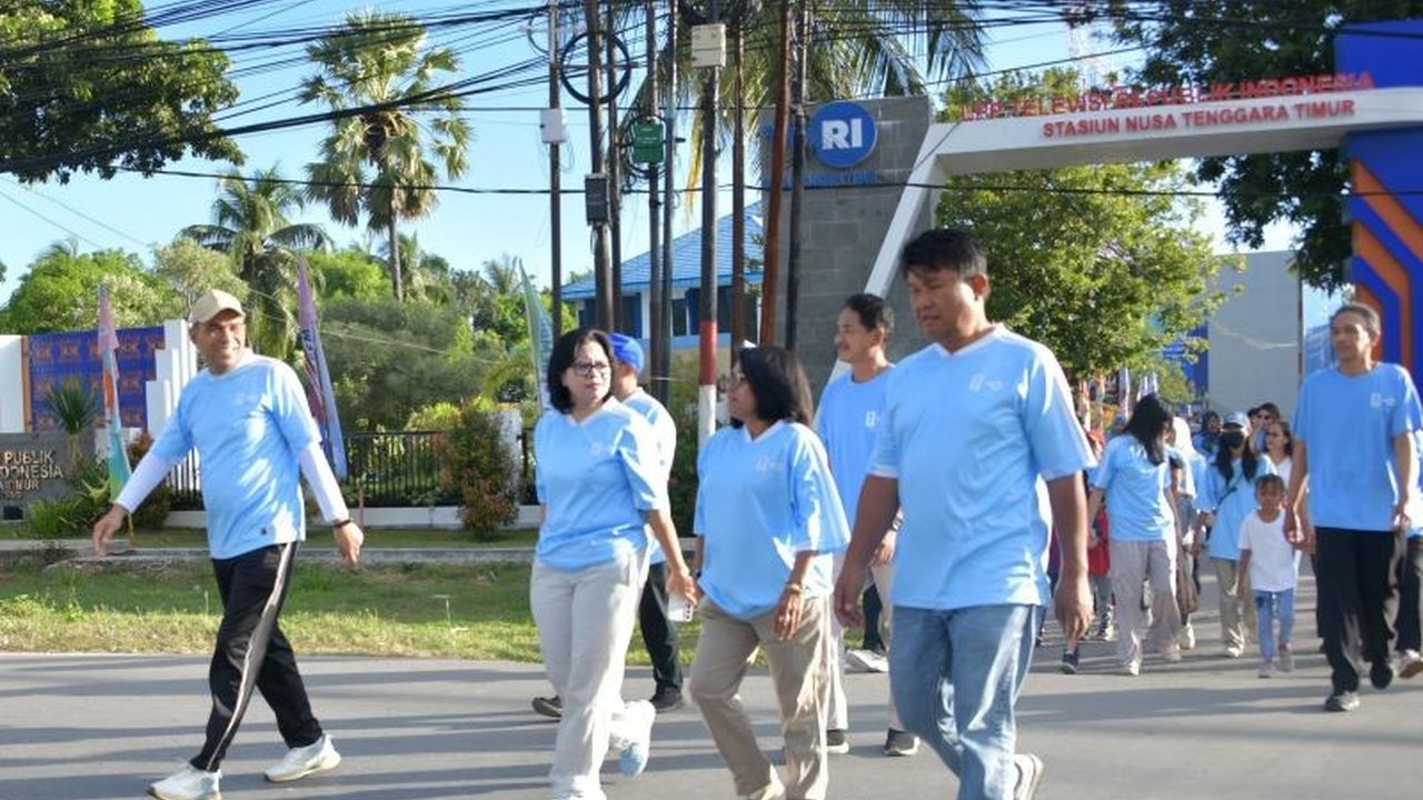Kolaborasi antara TVRI, RRI, dan ANTARA sukses menggelar Fun Walk Bola Gembira di Kupang, NTT, untuk memperkenalkan hak siar TVRI Piala Dunia 2026 dan mengajak masyarakat menyaksikan pesta sepak bola dunia tersebut.