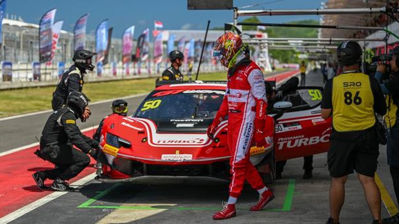 Sean Gelael berhasil meraih dua podium pada Race 1 pada putaran kedua GT World Challenge Asia (GTWCA) di Sirkuit Mandalika, Sabtu (02/05/2026). (dok. Corcom The Mandalika GP)